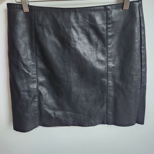 H&M mini black skirt-Faux leather